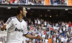 中国米兰体育-爱德华兹一手掌控比赛走势，掘金淘汰赛强势过关骑士