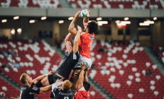 米兰体育官网-欧冠淘汰赛之夜，莱奥表现堪称教科书