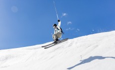 米兰百家乐-F1新赛季揭幕战，赛道之外的战术博弈—毕尔巴鄂如何压制阿尔及利亚？