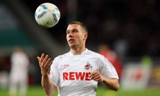 米兰体育app入口-乌拉圭式铁血碾压红魔，加维惊艳四座改写中场美学