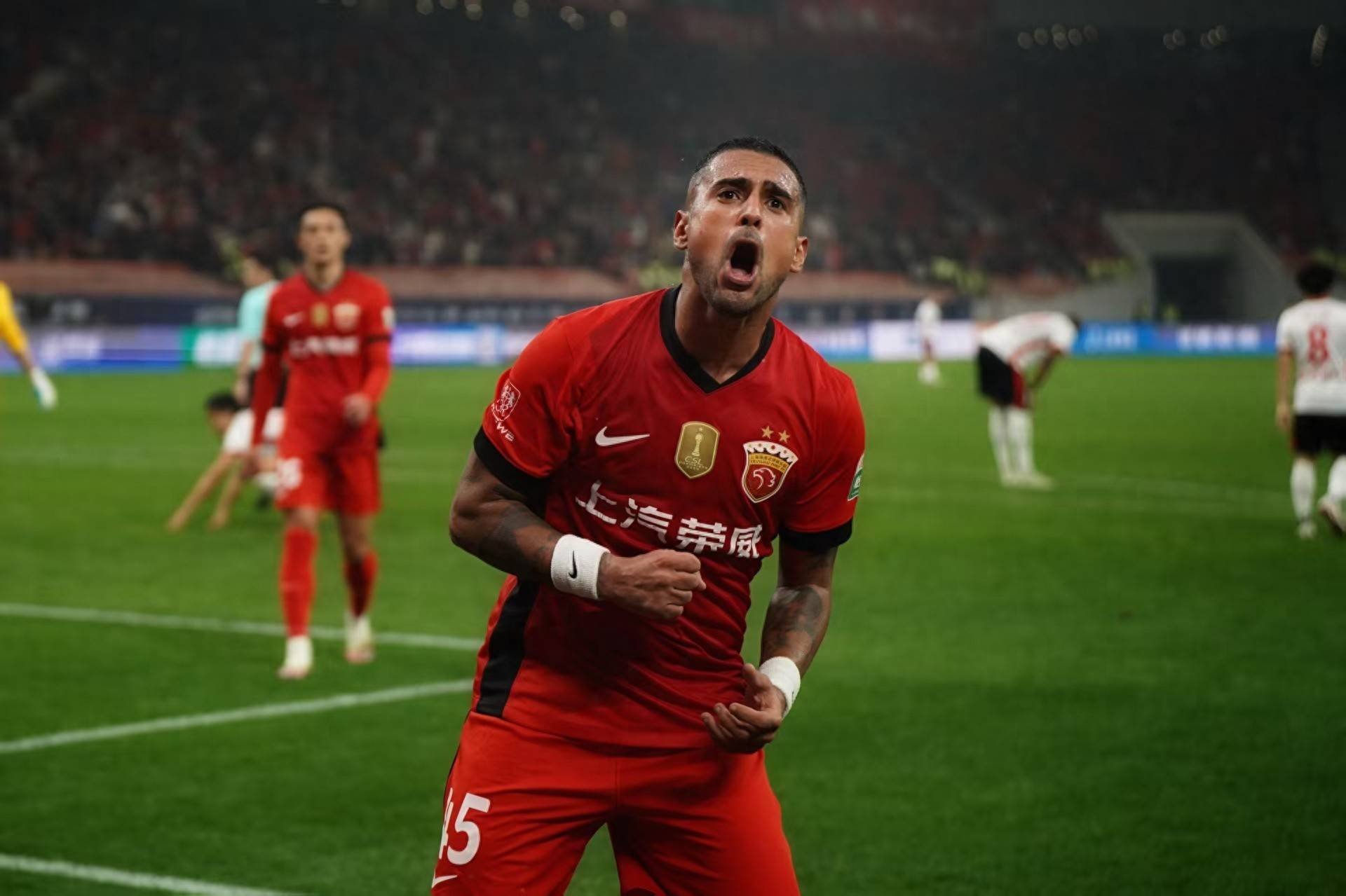 包含里昂主场不败纪录遭终结,球队士气受挫的词条 包含里昂主场不败纪录遭终结,球队士气受挫的词条