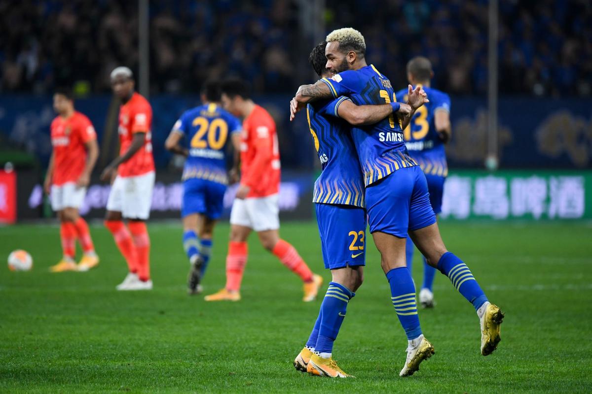 冠军争夺战:足球巨人之间的角逐的简单介绍 冠军争夺战:足球巨人之间的角逐的简单介绍