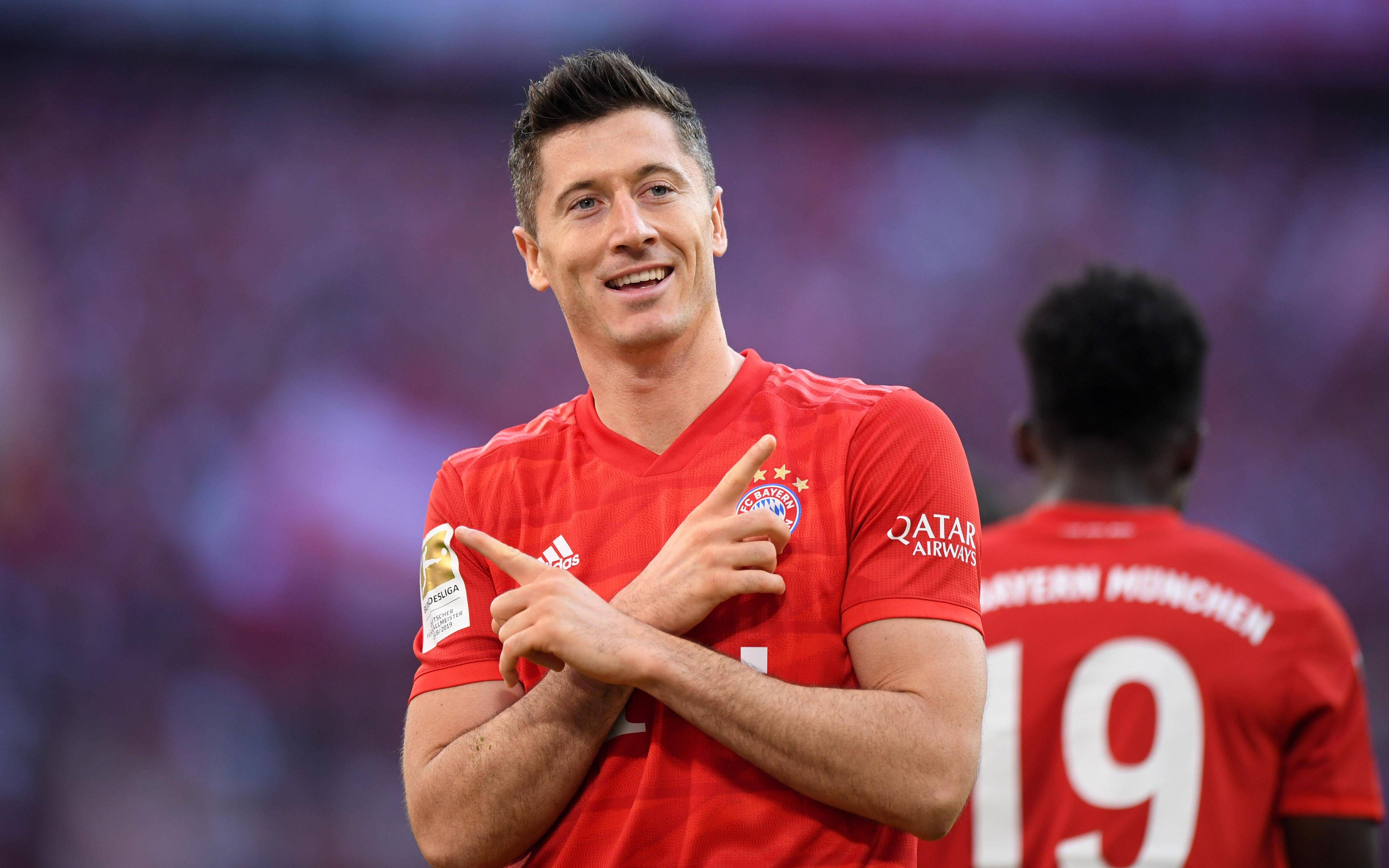 包含波兰队在欧洲足坛上前赴后继，力争取得好成绩的词条