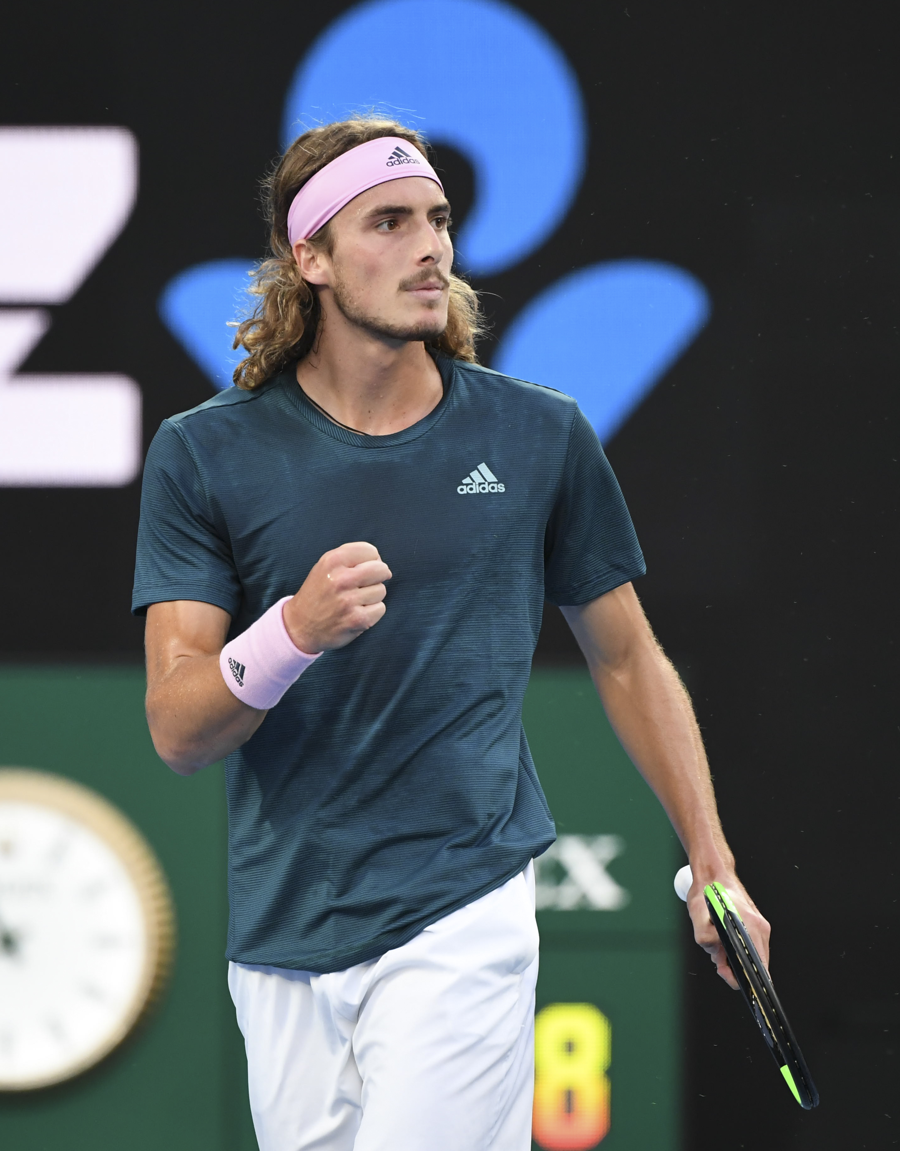 澳大利亚网球队轻取世界网球队，西西帕斯高光表现的简单介绍