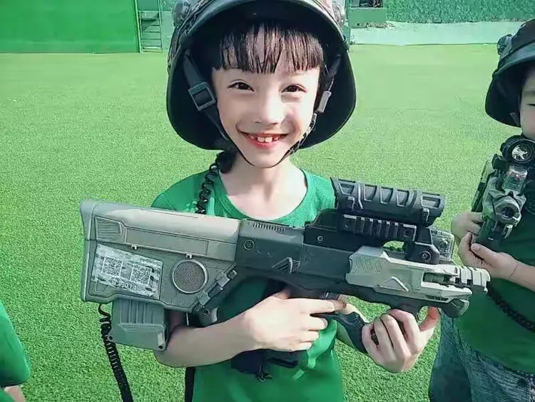 新疆队向领袖致敬，整装待发的简单介绍