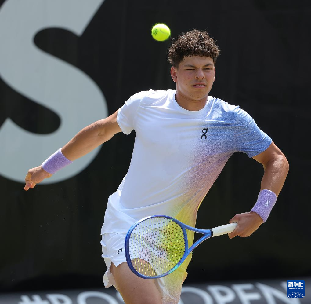 日本网球队轻取意大利网球队，兹维列夫统治全场的简单介绍