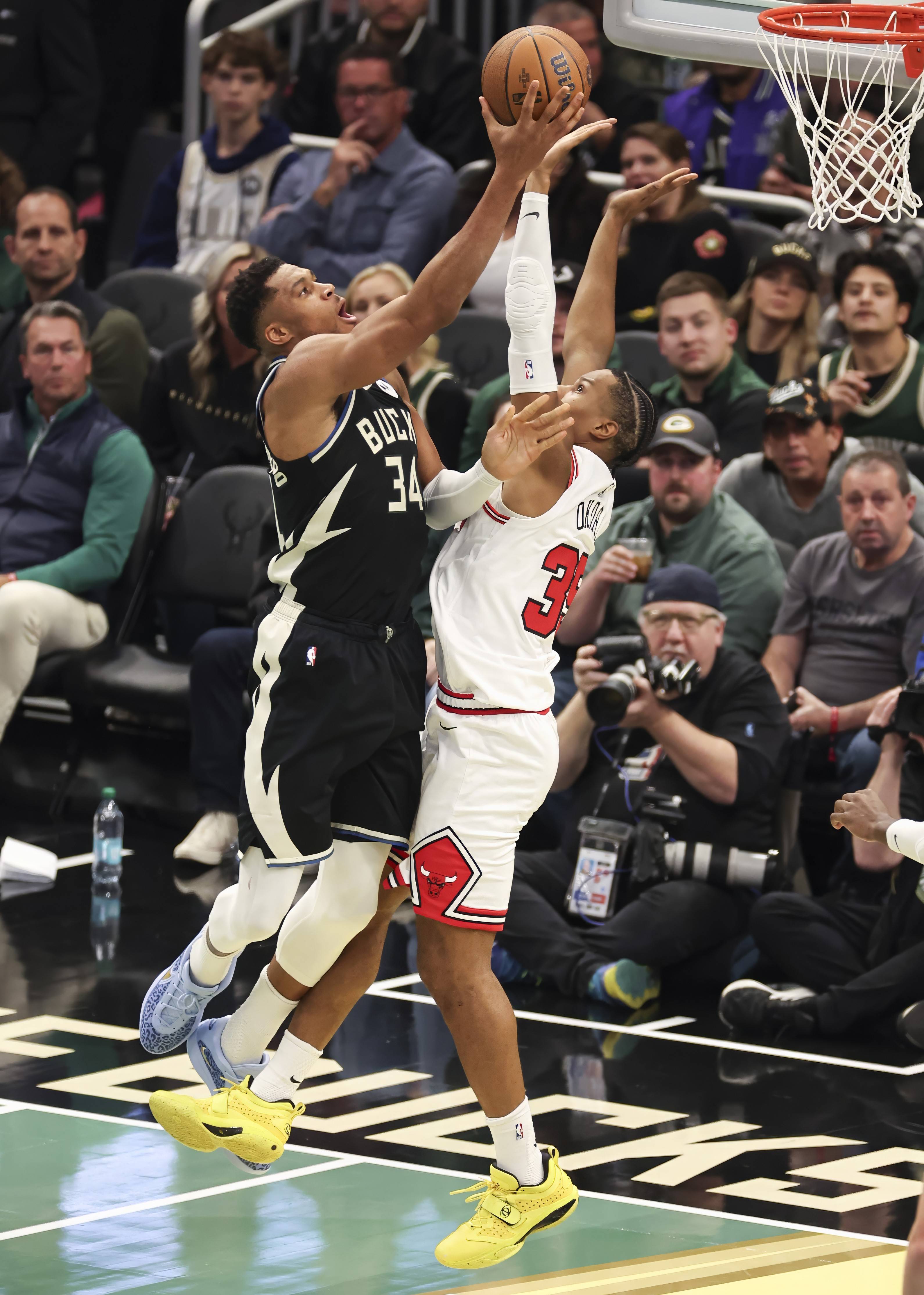 快船轻取雄鹿，拉文统治全场的简单介绍