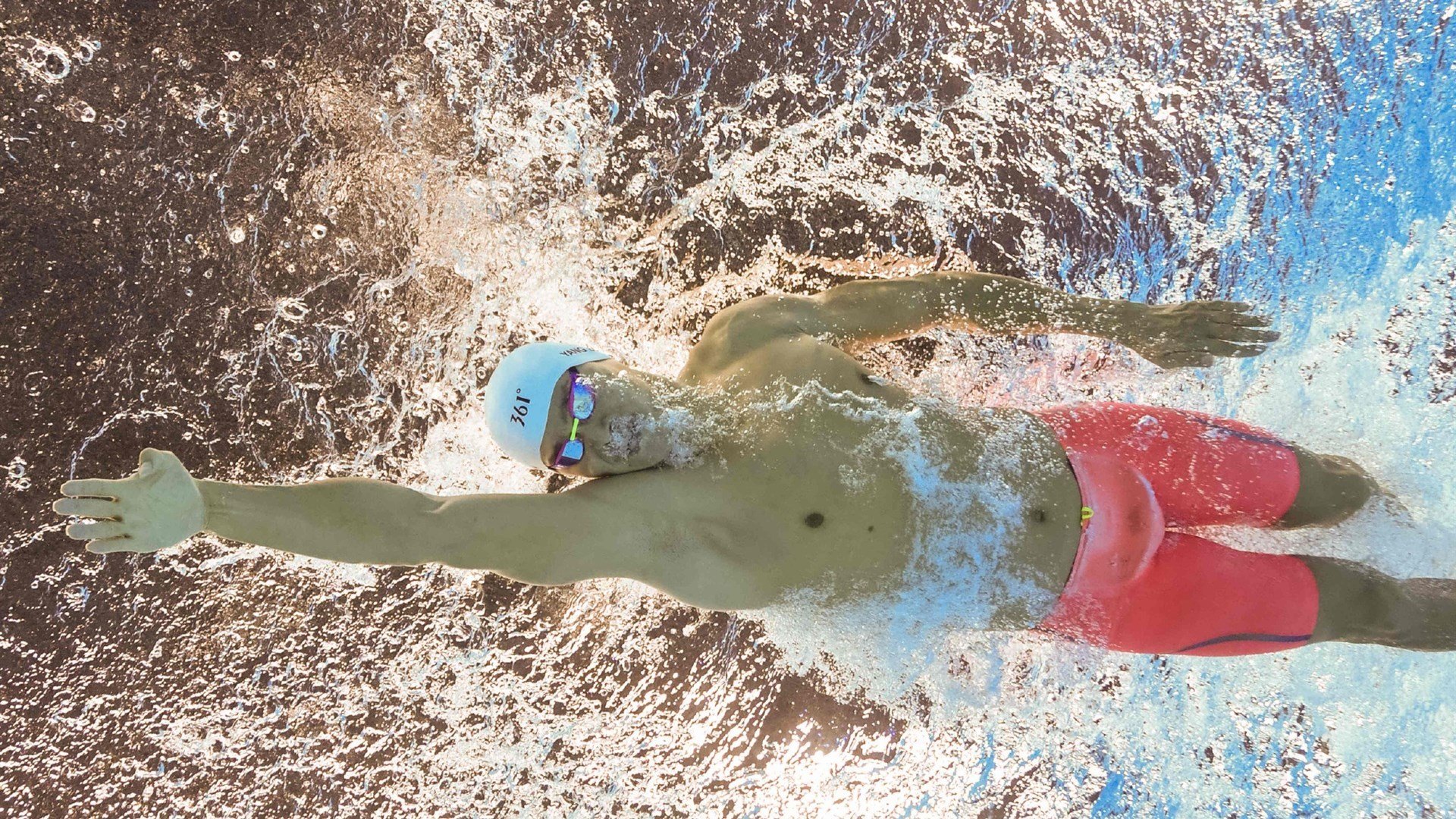 火力压制与关键先生，阿尔及利亚战胜突尼斯，阿圭罗一锤定音