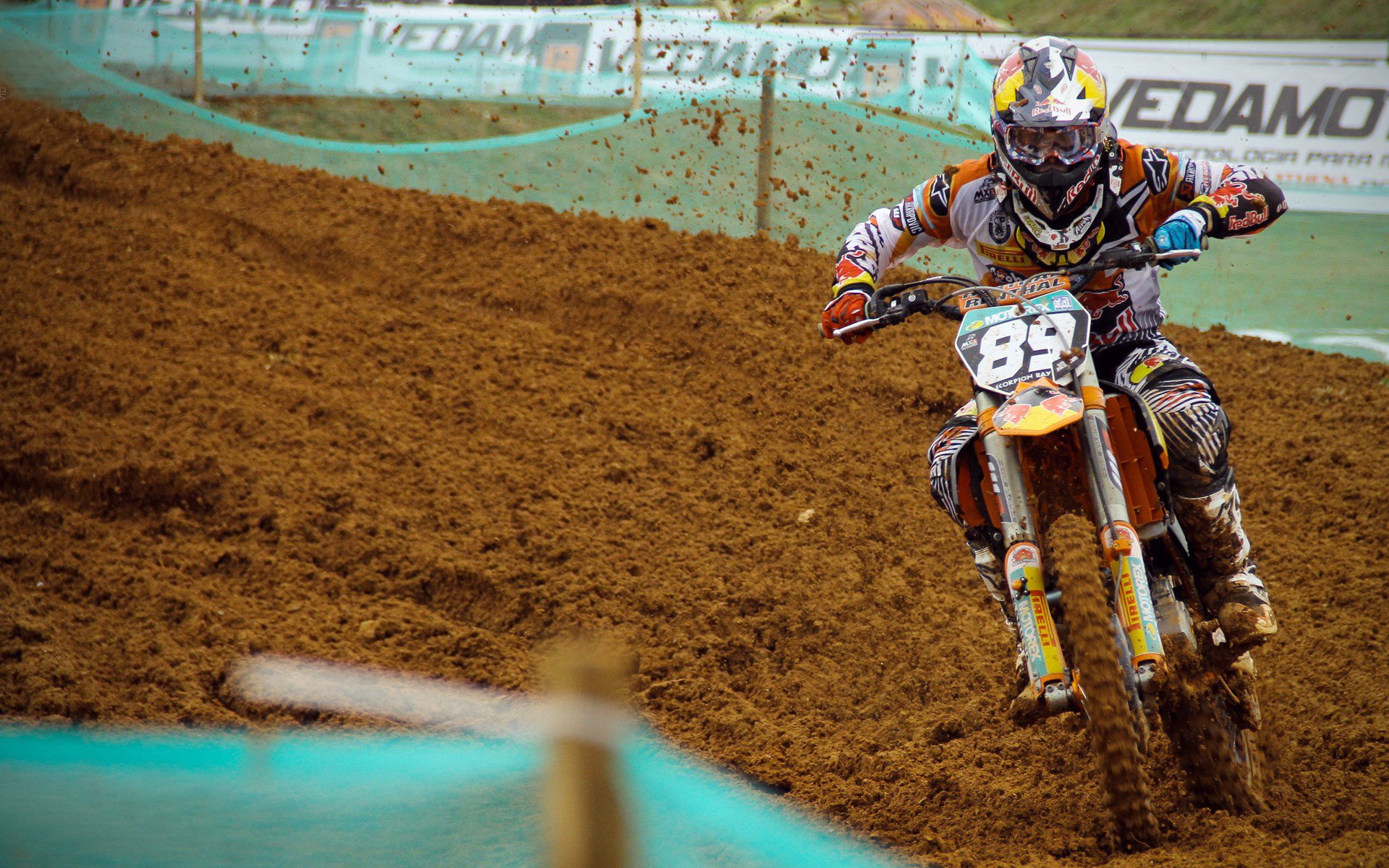 赛道风云，雷诺绝地反击，维斯塔潘状态如火山喷发