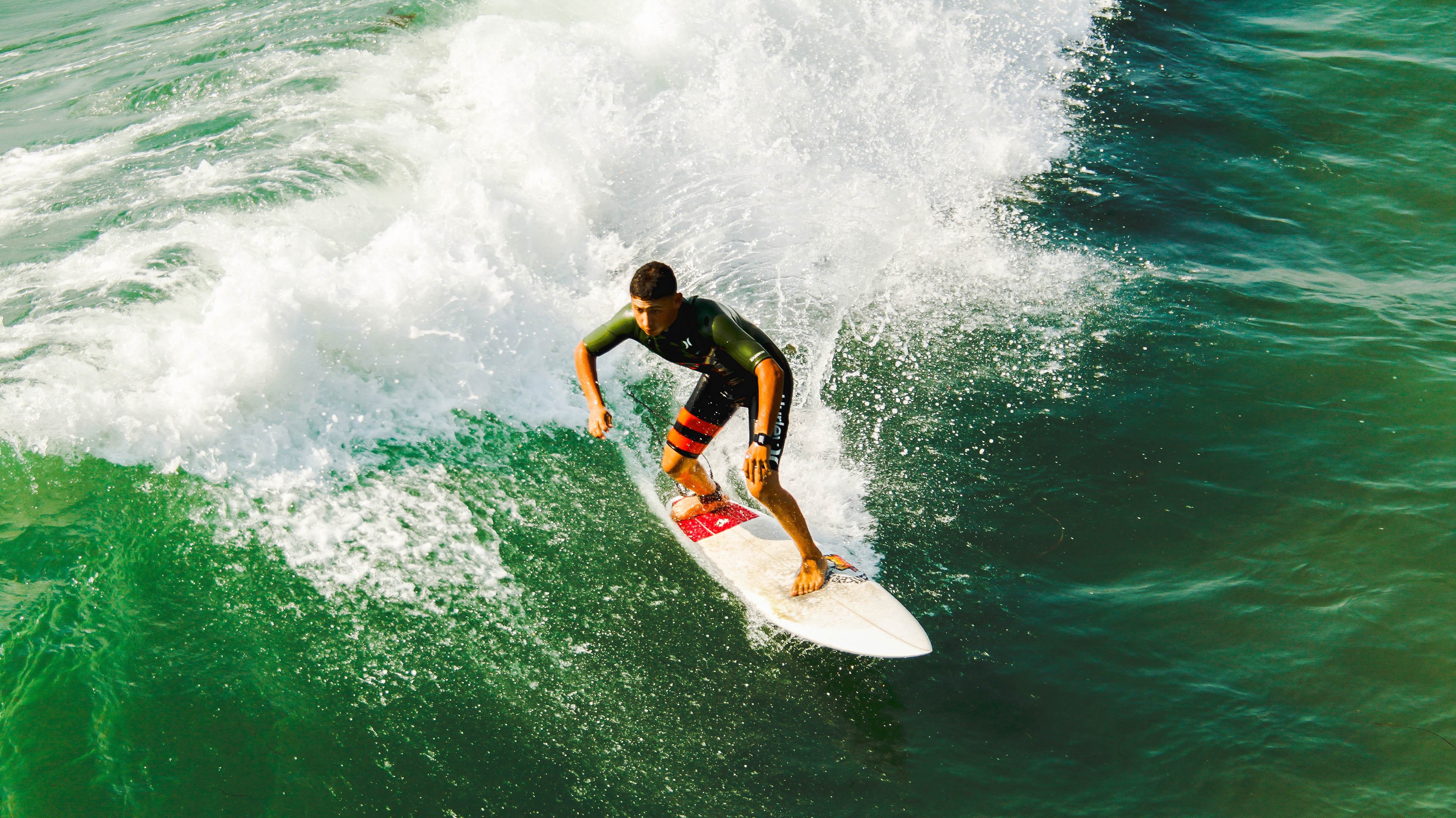 从草地到硬地，从温网到拉沃尔杯，纳达尔用横扫与统治书写网球宇宙的唯一性